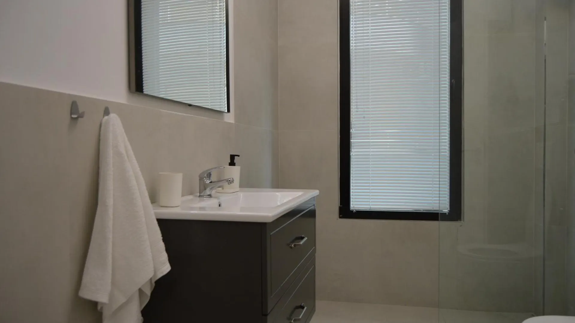 Luis Luxury Apartment Sarandë 0*,  알바니아